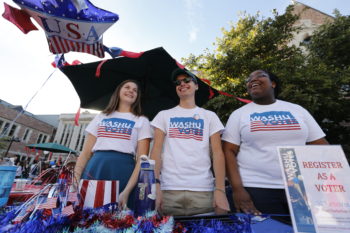 Student Union sponsored a Debate Fair, focusing on important issues this election cycle, registering students to vote and offering ice cream, a photo booth and more. (Photo: Jerry Naunheim Jr./Washington University)